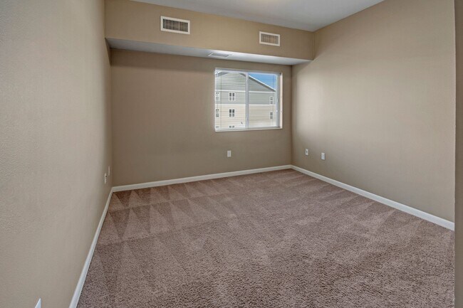 Dakota Commons Bedroom - Dakota Commons Apartment Homes