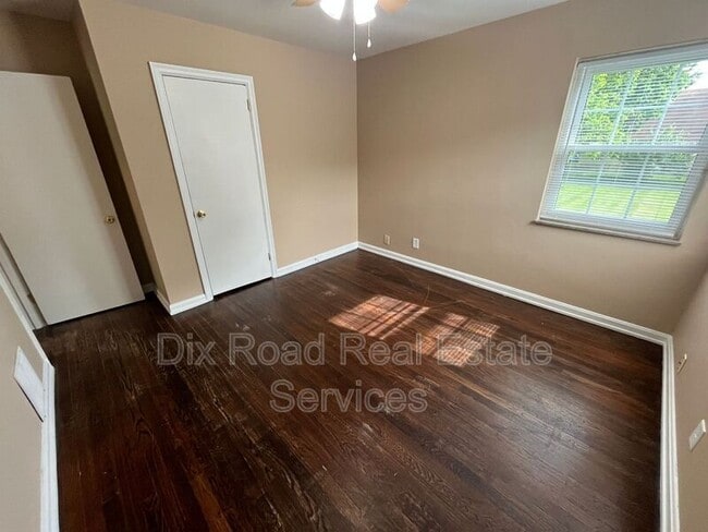 Building Photo - 583 Smiley Ave