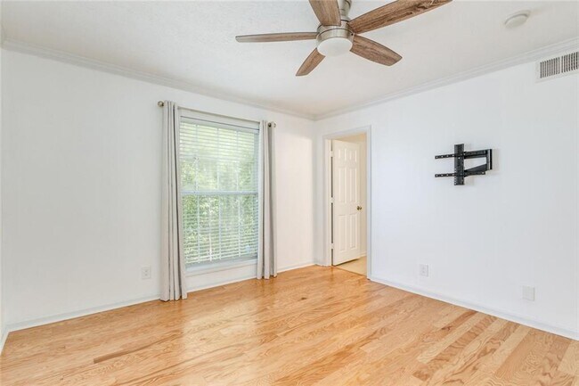 Building Photo - 3005 Seven Pines Ln