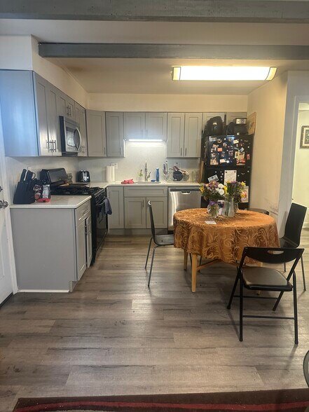 Building Photo - 510 S Juniper St