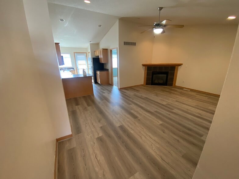 Building Photo - 1455 Easton Ln