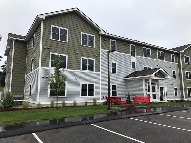 Building Photo - 10 E Ridge Dr