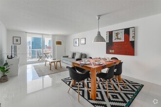 Building Photo - 1200 Brickell Bay Dr