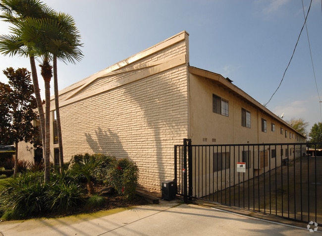 129 Violet Avenue - 129 Violet Ave