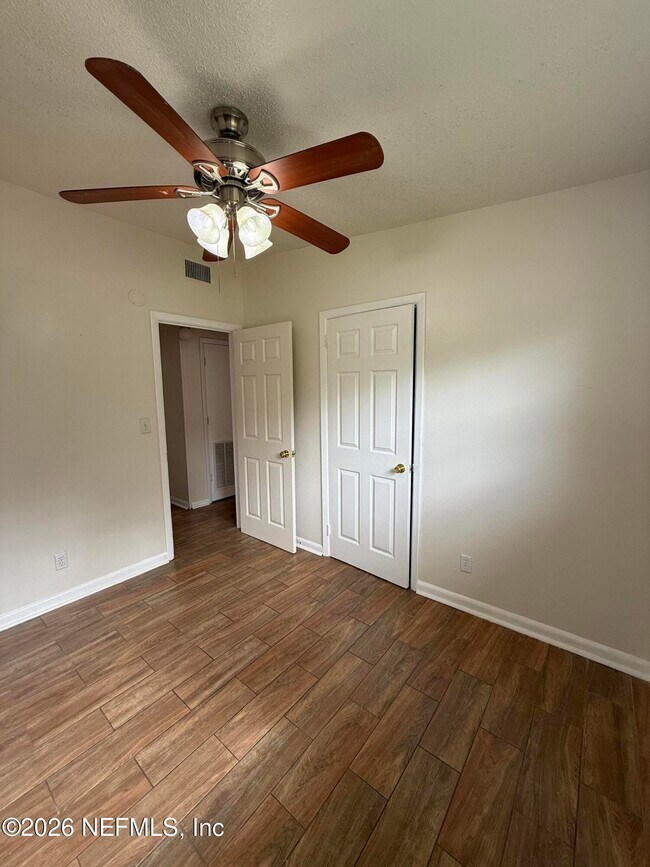 Building Photo - 909 La Marche Dr