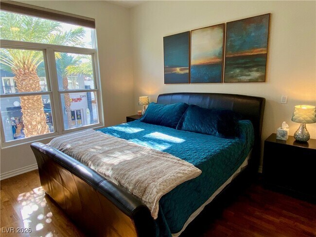 Building Photo - 2260 Village Walk Dr