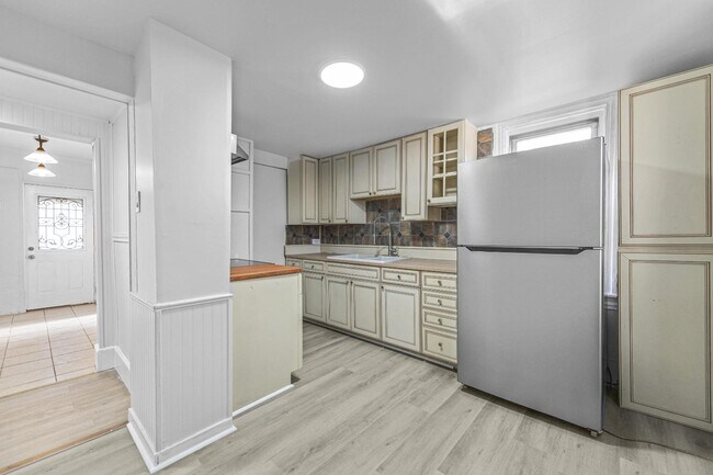 Building Photo - 520 Lincoln Ave