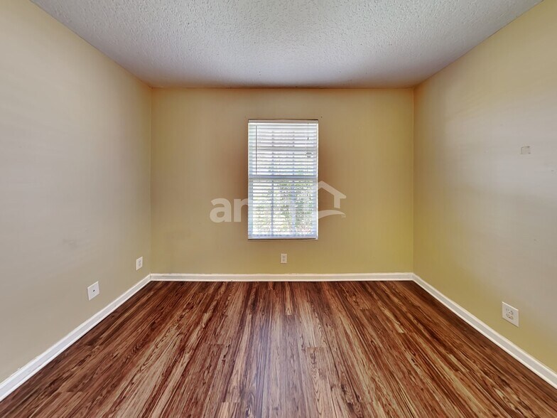 Building Photo - 2245 SW Savage Blvd