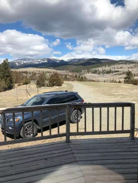 Building Photo - 60 Log Cabin Ln