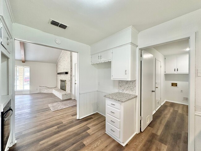Building Photo - Available now! Newly Updated 3/2/2! Large ...