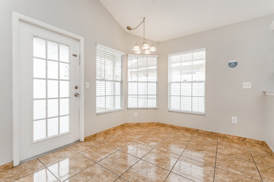 Building Photo - 12612 Belrose Ave