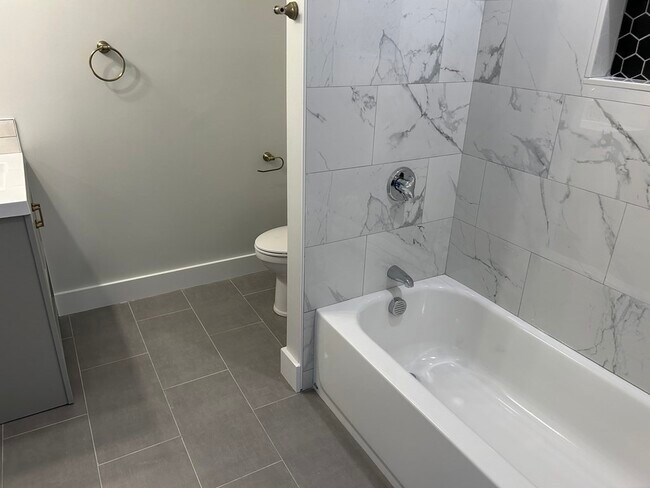 Building Photo - 150 Rumney Rd