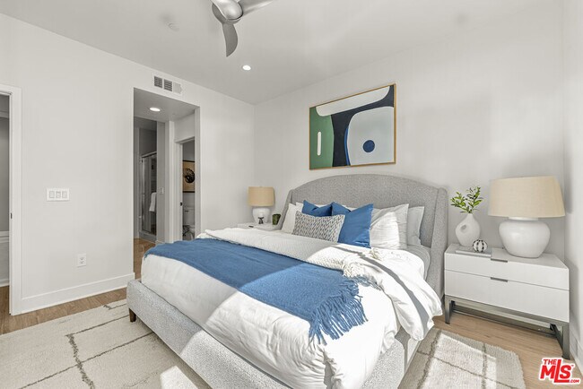 Building Photo - 2111 N Cahuenga Blvd