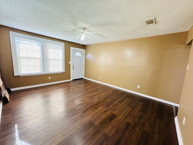 Building Photo - 4035 Clayton Dr