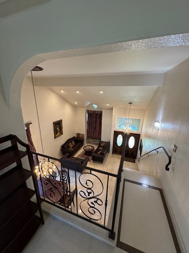 Building Photo - 3350 Deaver Dr