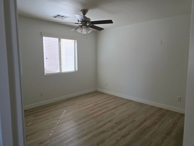 Building Photo - Beautiful five bedroom, 2.5 bath home with a large loft in the San Tan Heights community.