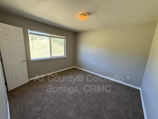 Building Photo - 19120 Pinon Park Rd