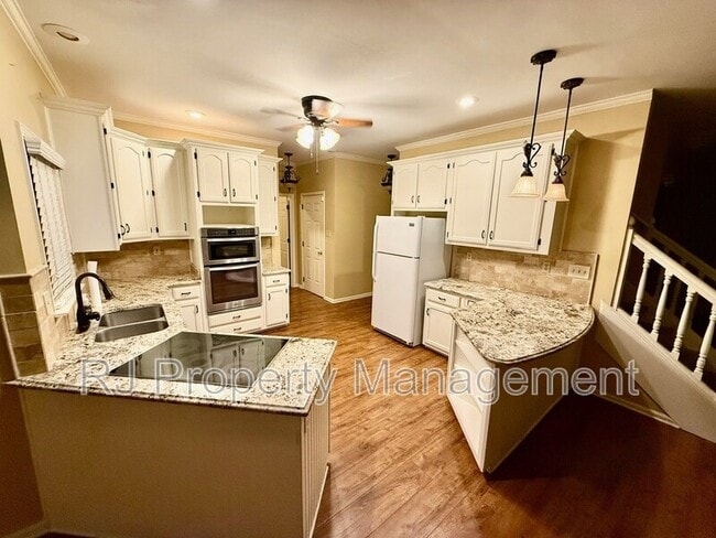 Building Photo - 8610 Dena Cove W