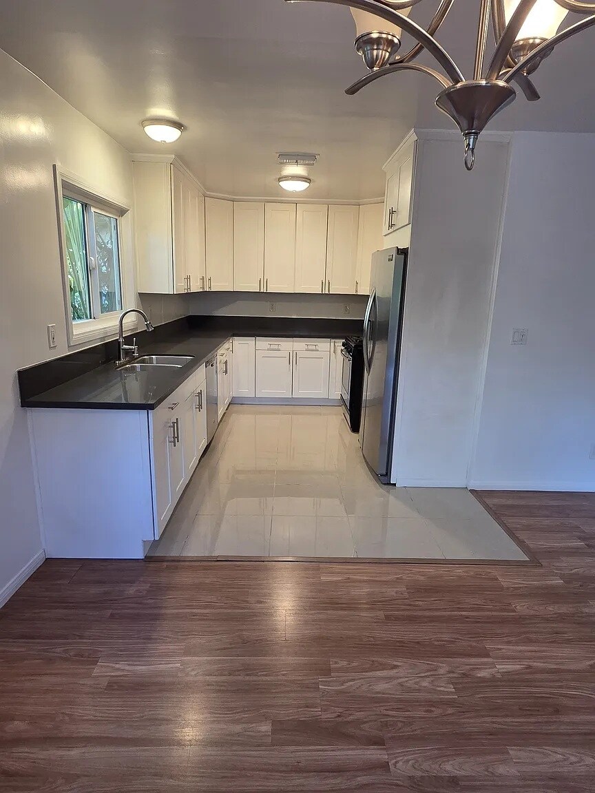 Building Photo - 11536 Cumpston St