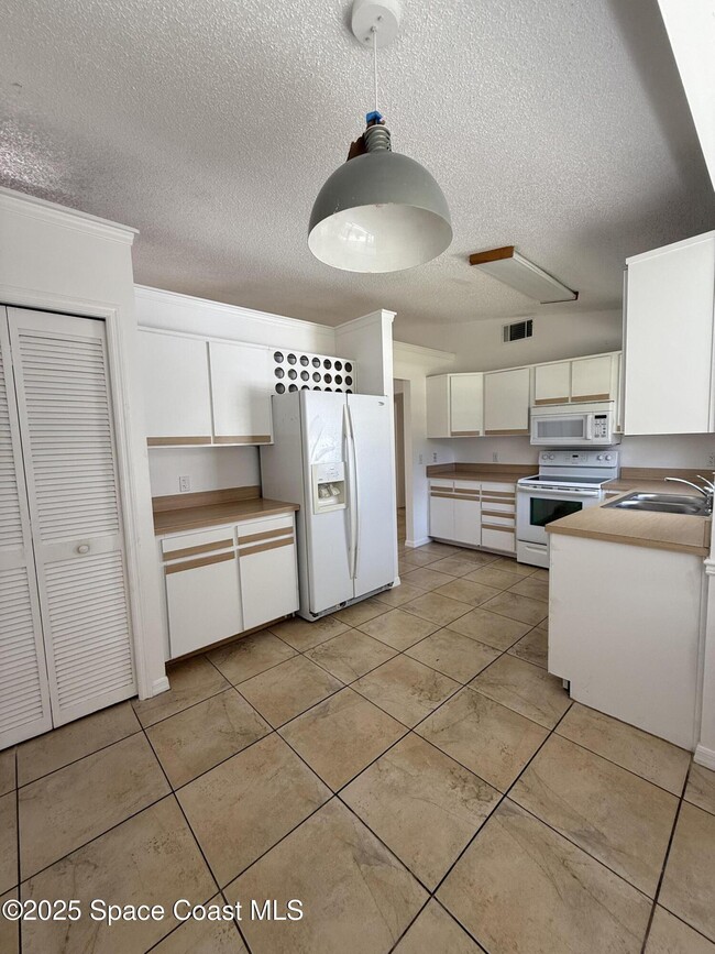 Building Photo - 4900 Volusia Ave