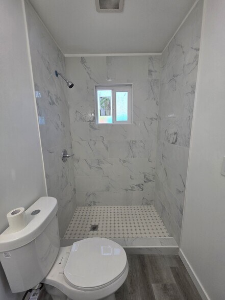 Building Photo - 635 W 51st St