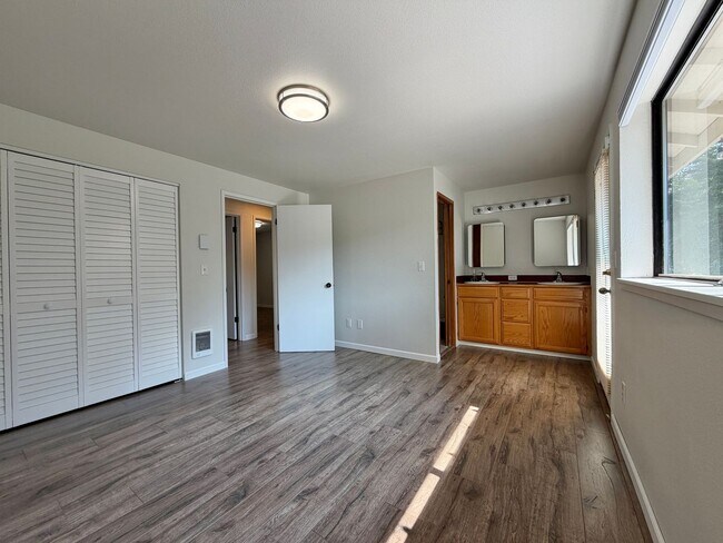 Building Photo - 13327 NW Coho Run
