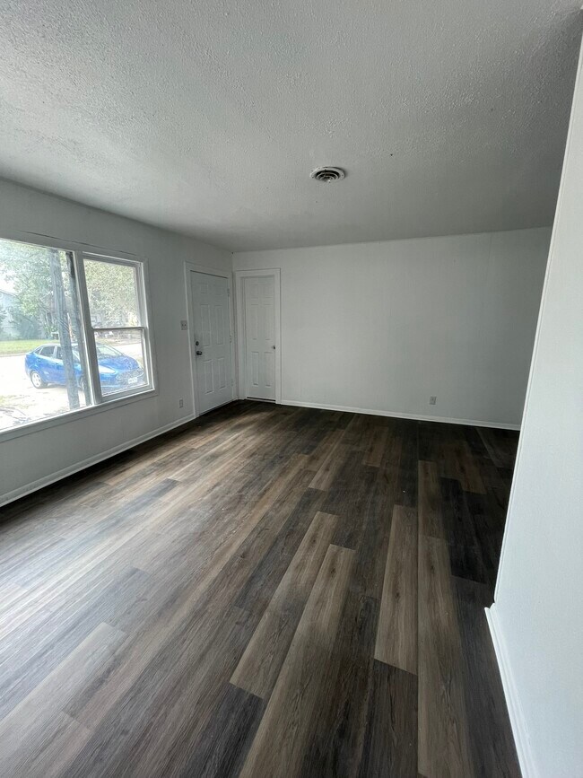 Building Photo - 602 S Wanda Dr