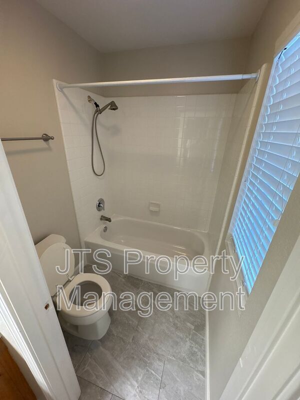 Building Photo - 9542 Windrose Ln