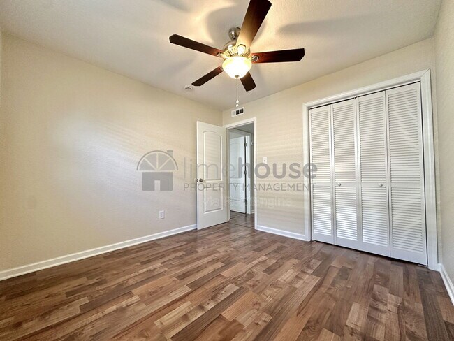 Building Photo - 909 Leisure Square