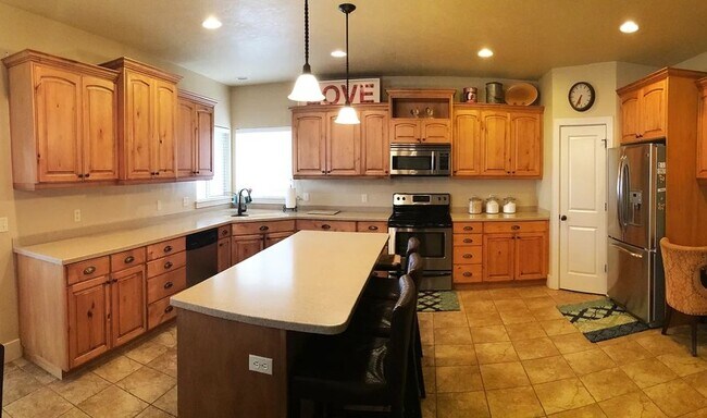 Building Photo - 5101 Emmeline Dr