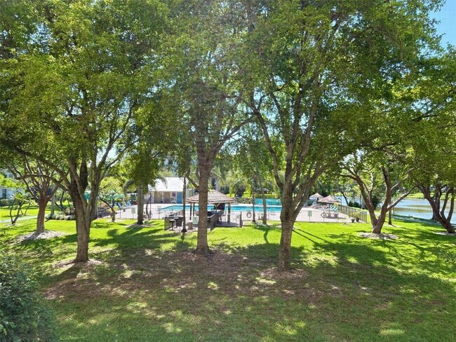 Building Photo - 2112 S Cypress Bend Dr