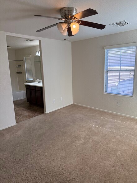 Building Photo - 4264 E Carla Vista Dr