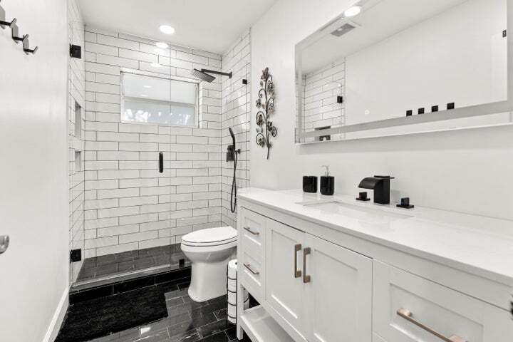 Building Photo - 921 SE 13th Ct