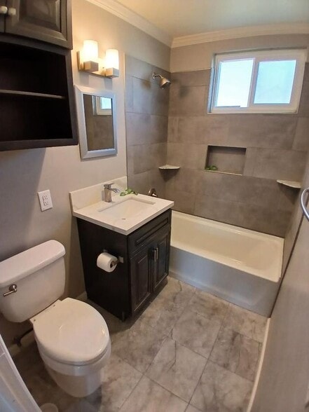 Building Photo - 580 W Shamrock St