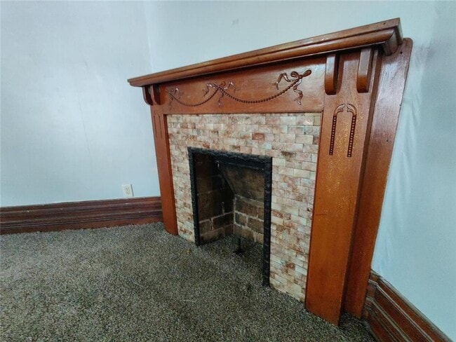 Building Photo - 17 E Mechanic St #2