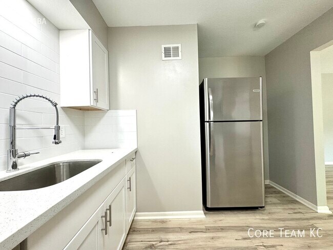 Building Photo - 1132 W 41st Terrace