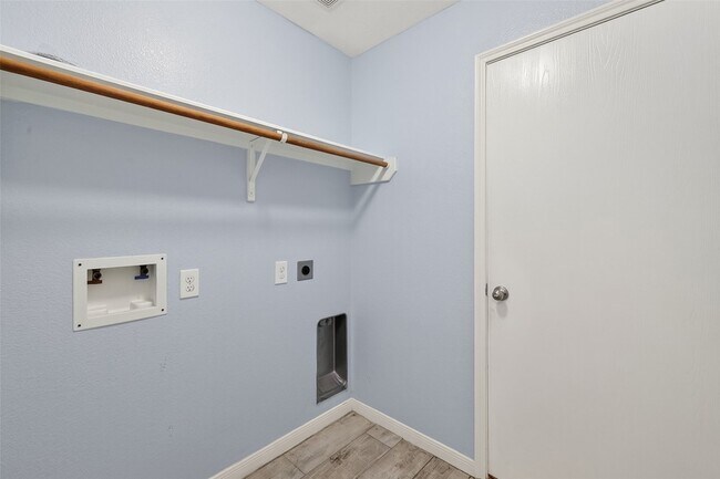 Building Photo - 20610 Moonrise River Ln