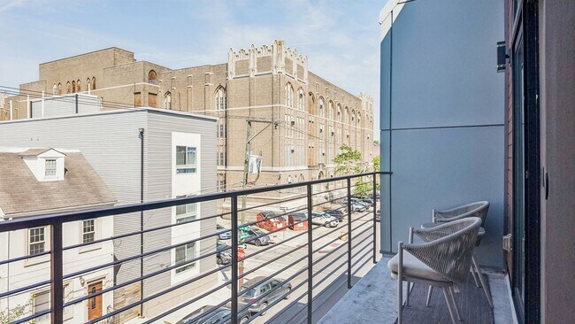 Building Photo - Luxury Fishtown Apartment With Parking!