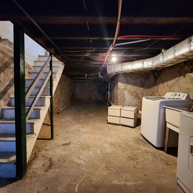 Building Photo - 2450 N Fairhill St