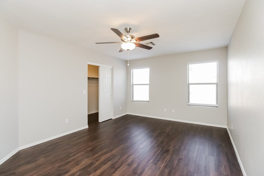 Building Photo - 8528 E Desert Ln