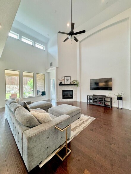 Building Photo - 1253 Binfield Dr