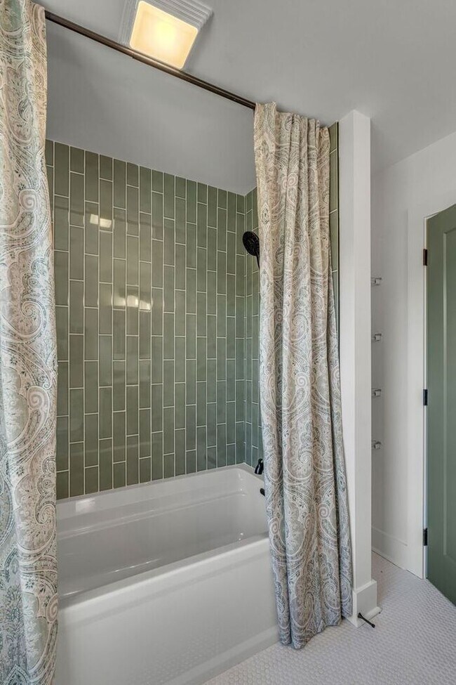 Building Photo - Secluded Remodeled Madison House