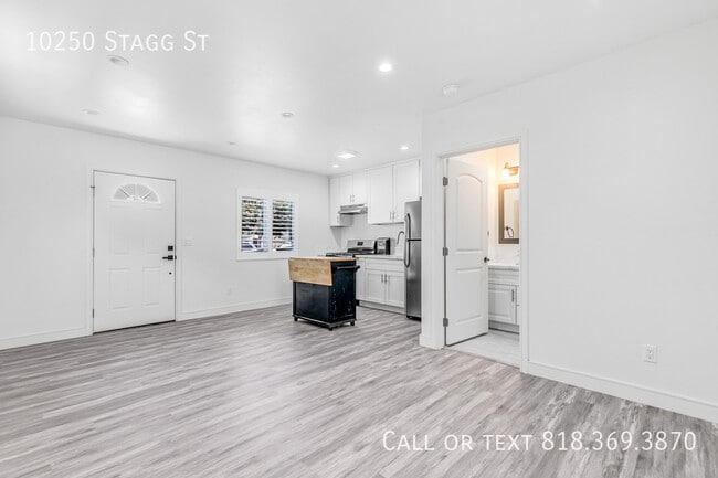 Building Photo - 10250 Stagg St
