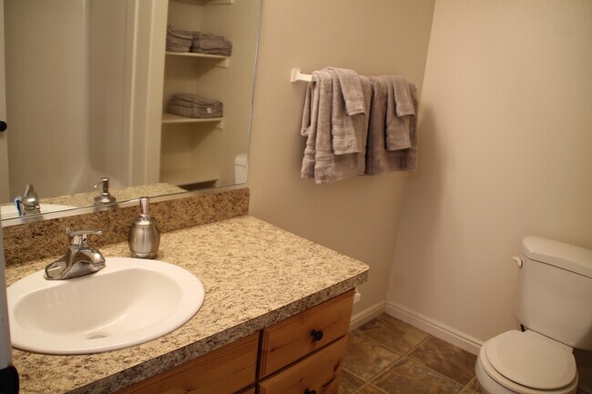 Building Photo - 195 Robison Dr