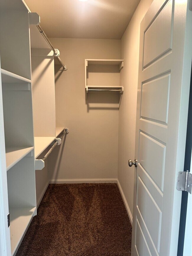 Building Photo - FIRST MONTH FREE - 4 BEDROOMS!