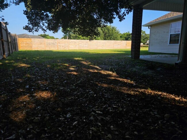 Building Photo - 303 Twin Lakes Blvd