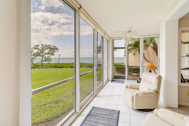 Building Photo - 5799 NE Island Cove Way