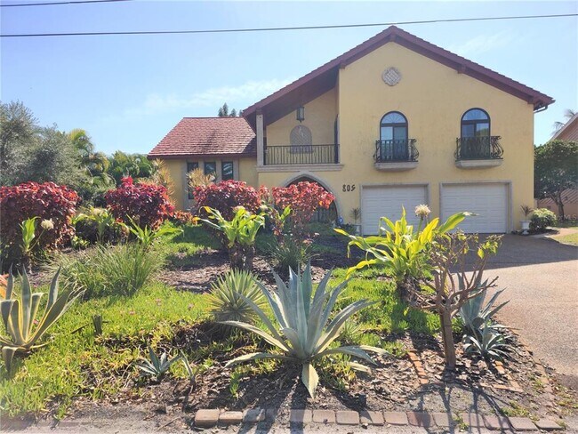 Building Photo - 805 La Guna Dr