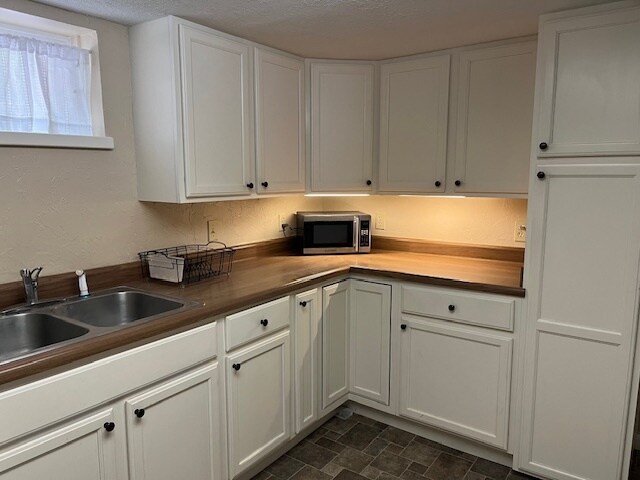 Full Kitchen - 1220 Colorado Ave