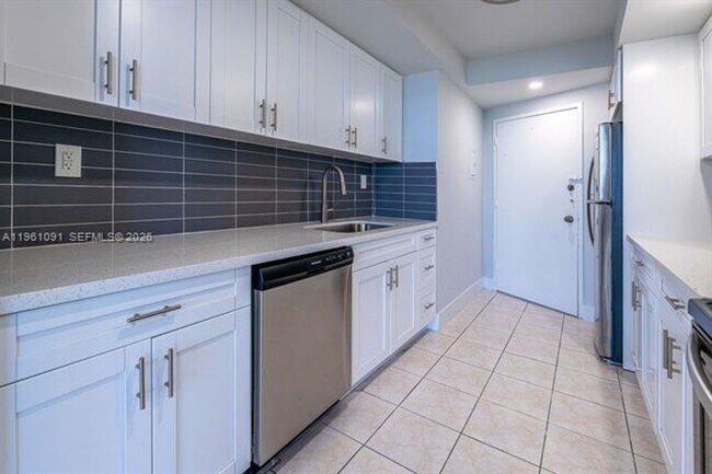 Building Photo - 5401 Collins Ave